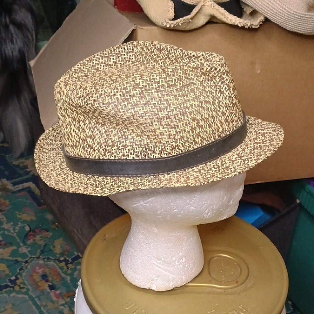Stylish Tan Straw Fedora with Black Band